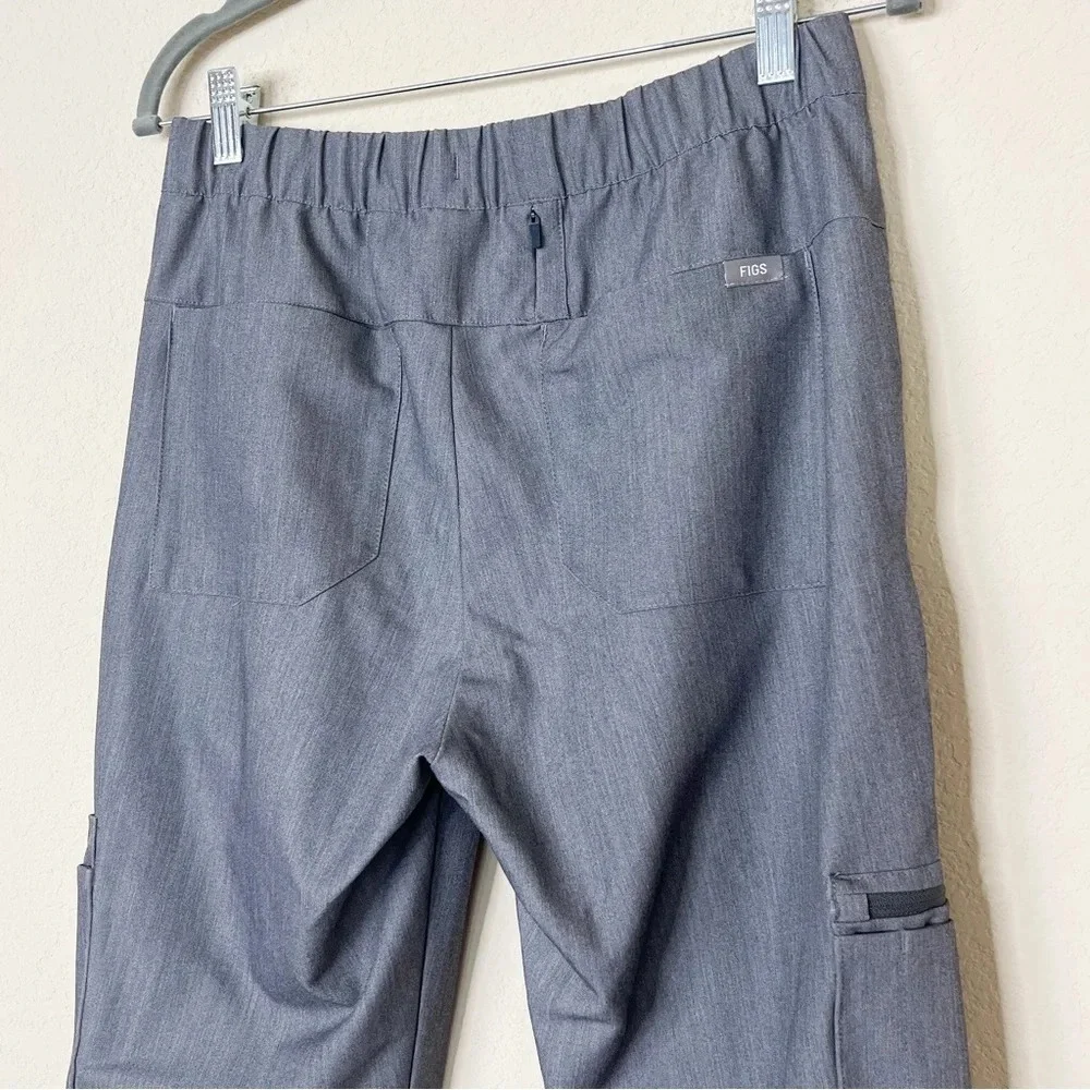FIGS Men's Gray Cargo Jogger Scrub Pants‎